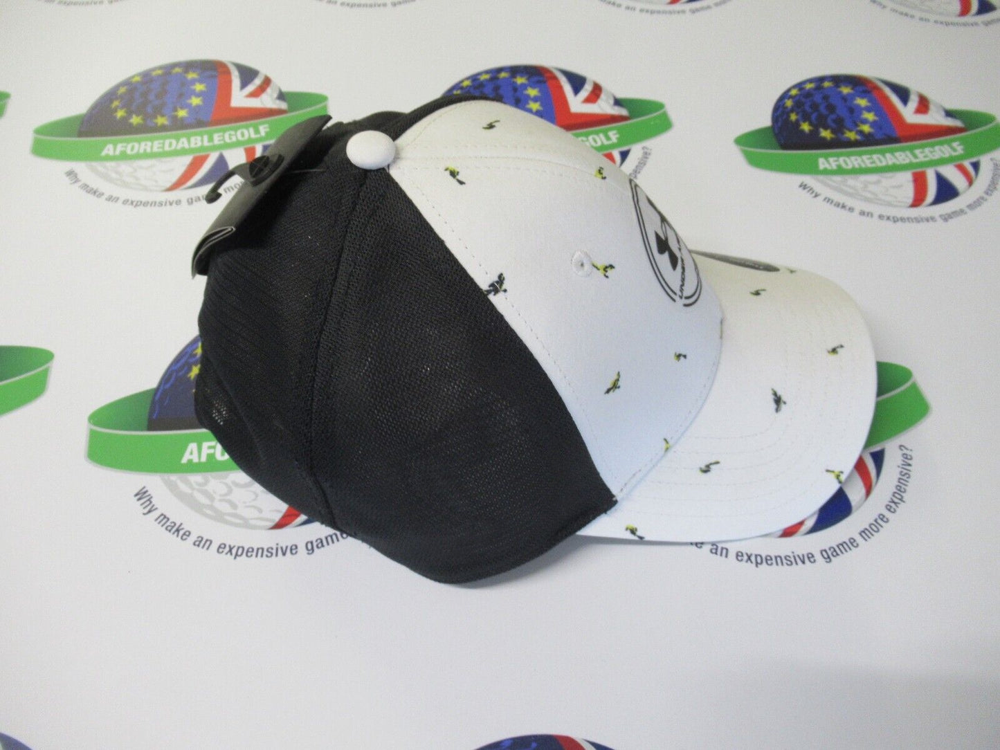 Under Armour Iso-Chill Driver  Adjustable Mesh Golf Cap White/Black
