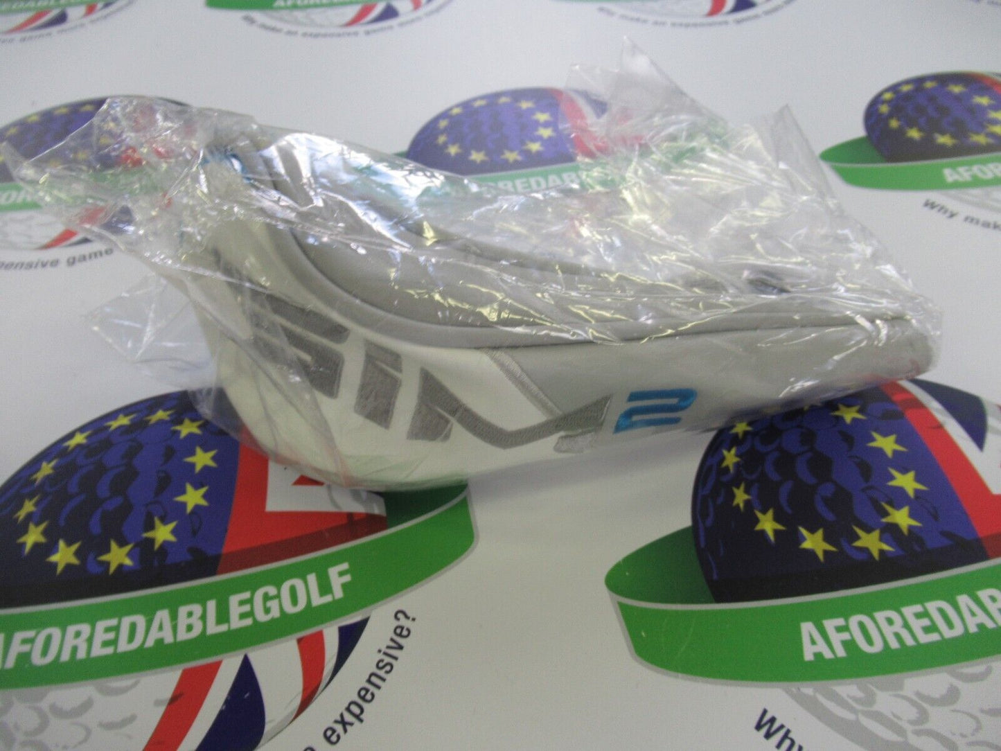 Taylormade Sim 2 White/Grey Hybrid/Rescue Head Cover